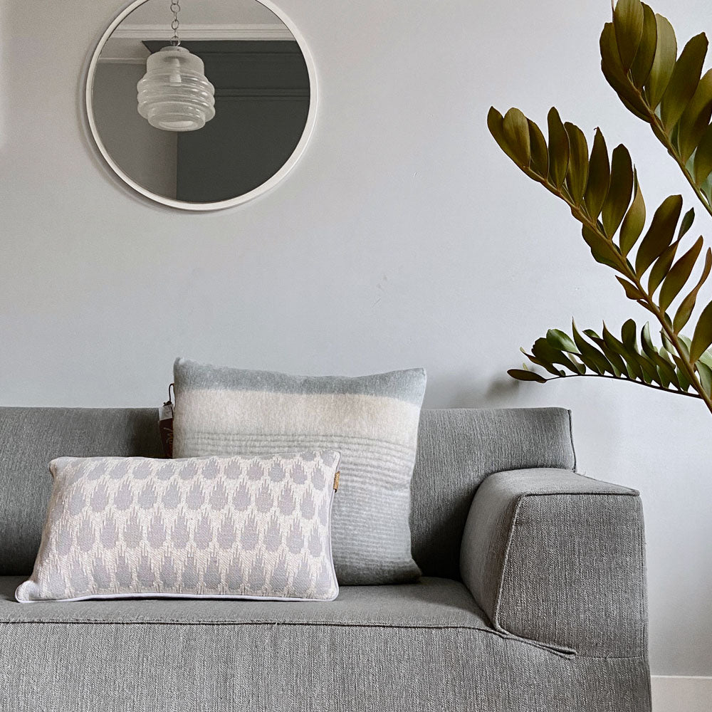 Malagoon Botanic Sierkussen 35 x 60 cm - Lichtgrijs