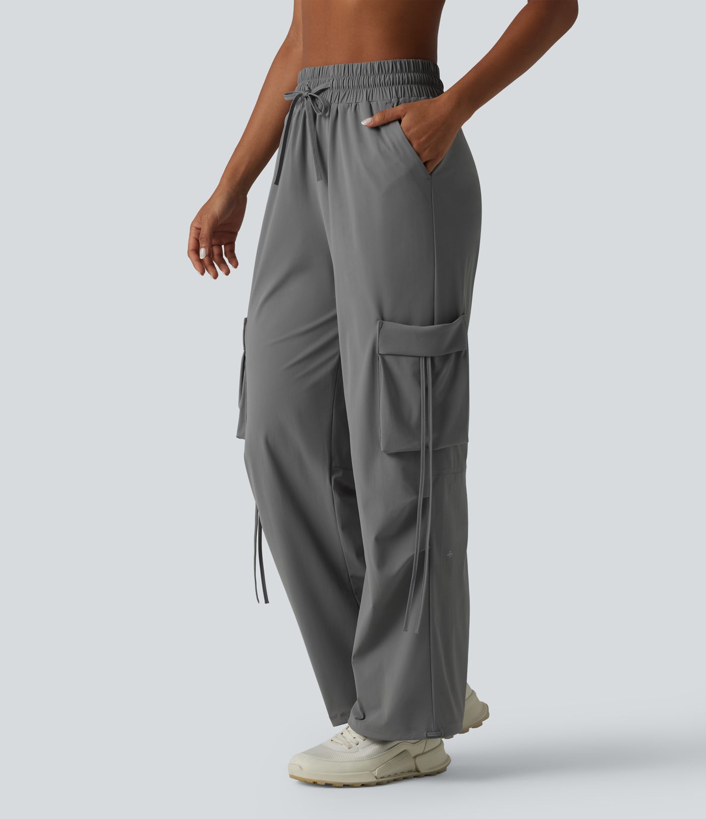 Pantalon cargo large fluide d'entraînement taille haute avec cordon de serrage, séchage rapide, à effet frais InstantCool et poches, protection solaire UPF40
