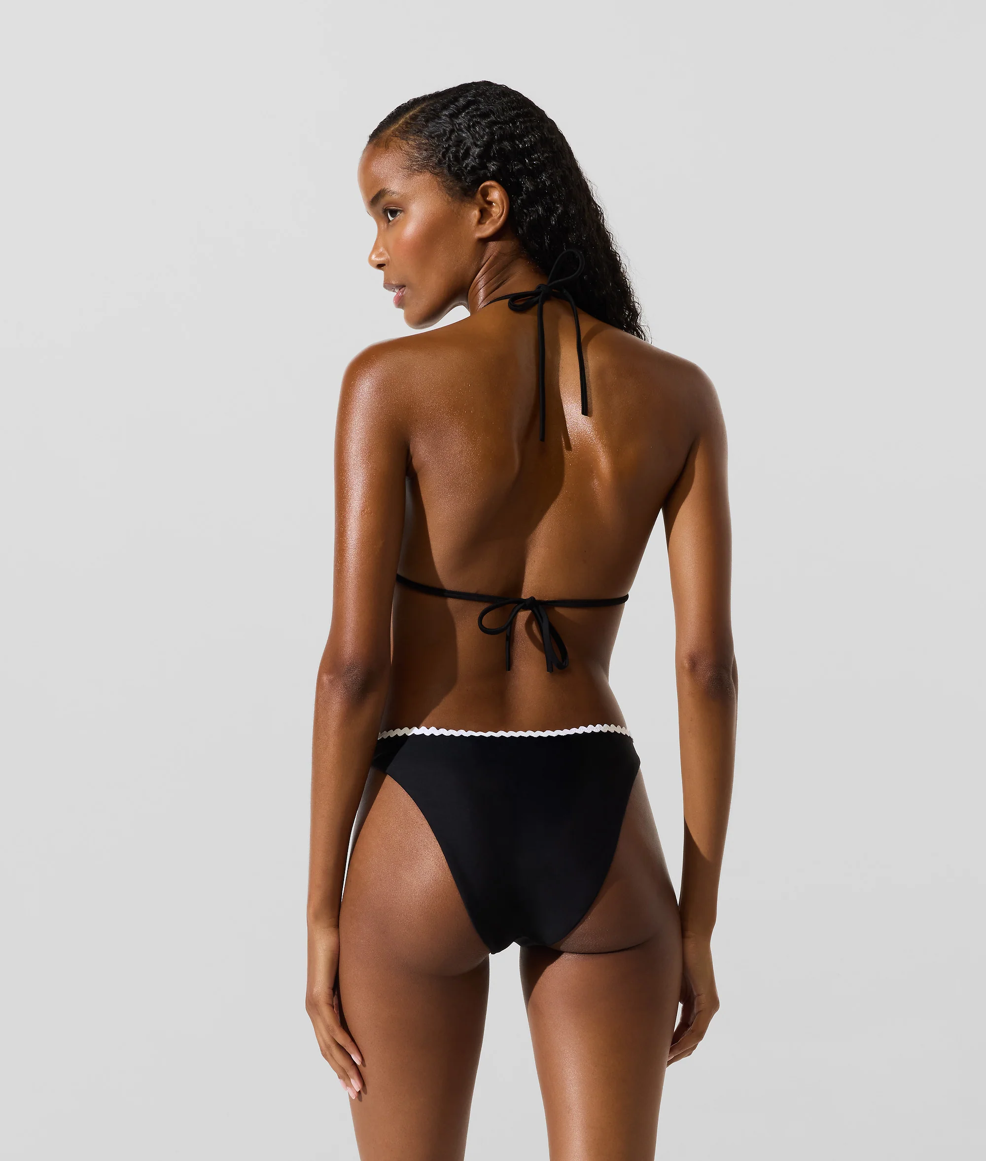 Haut de bikini triangle avec volants