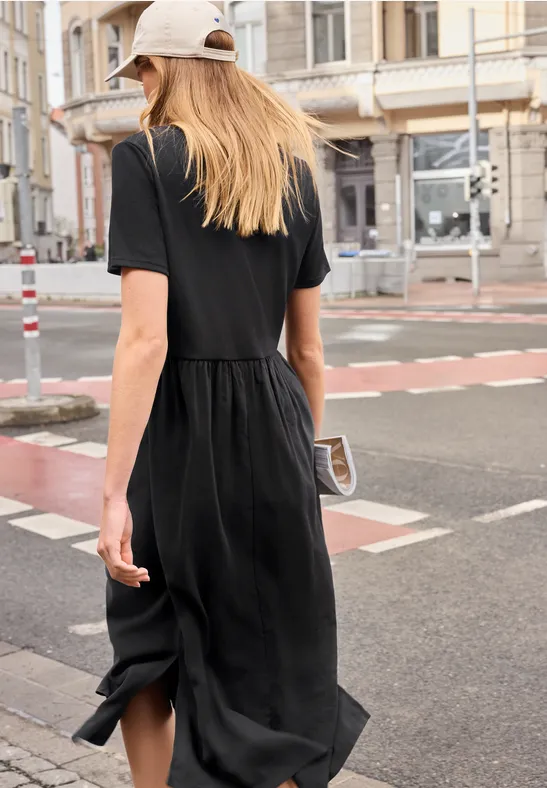 Midi-Kleid mit Rundhals und Strukturmix