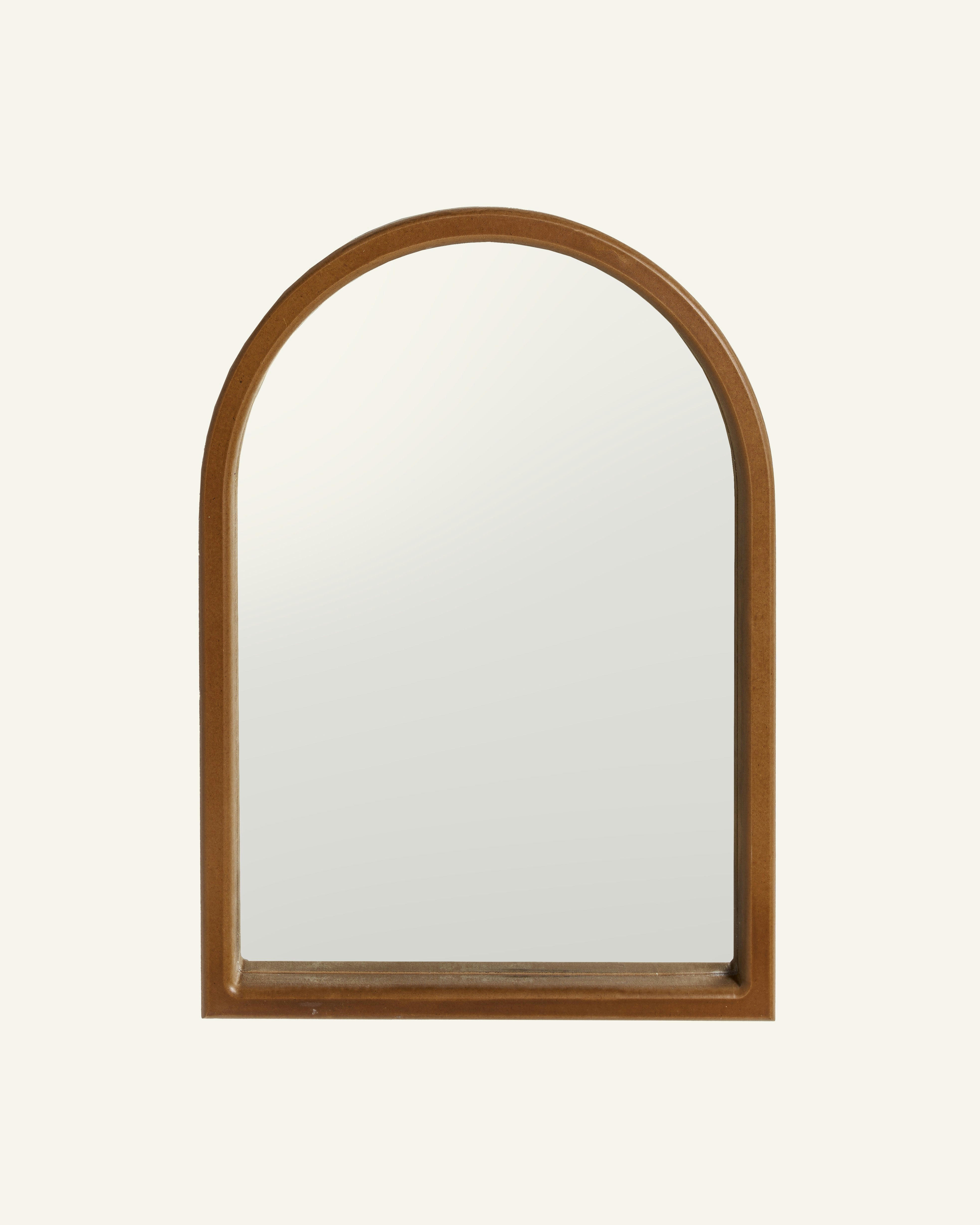 KATIA - Miroir arqué fabriqué artisanalement en couleur marron clair