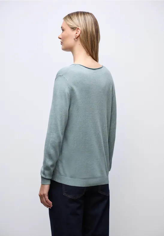 V-Neck Pullover