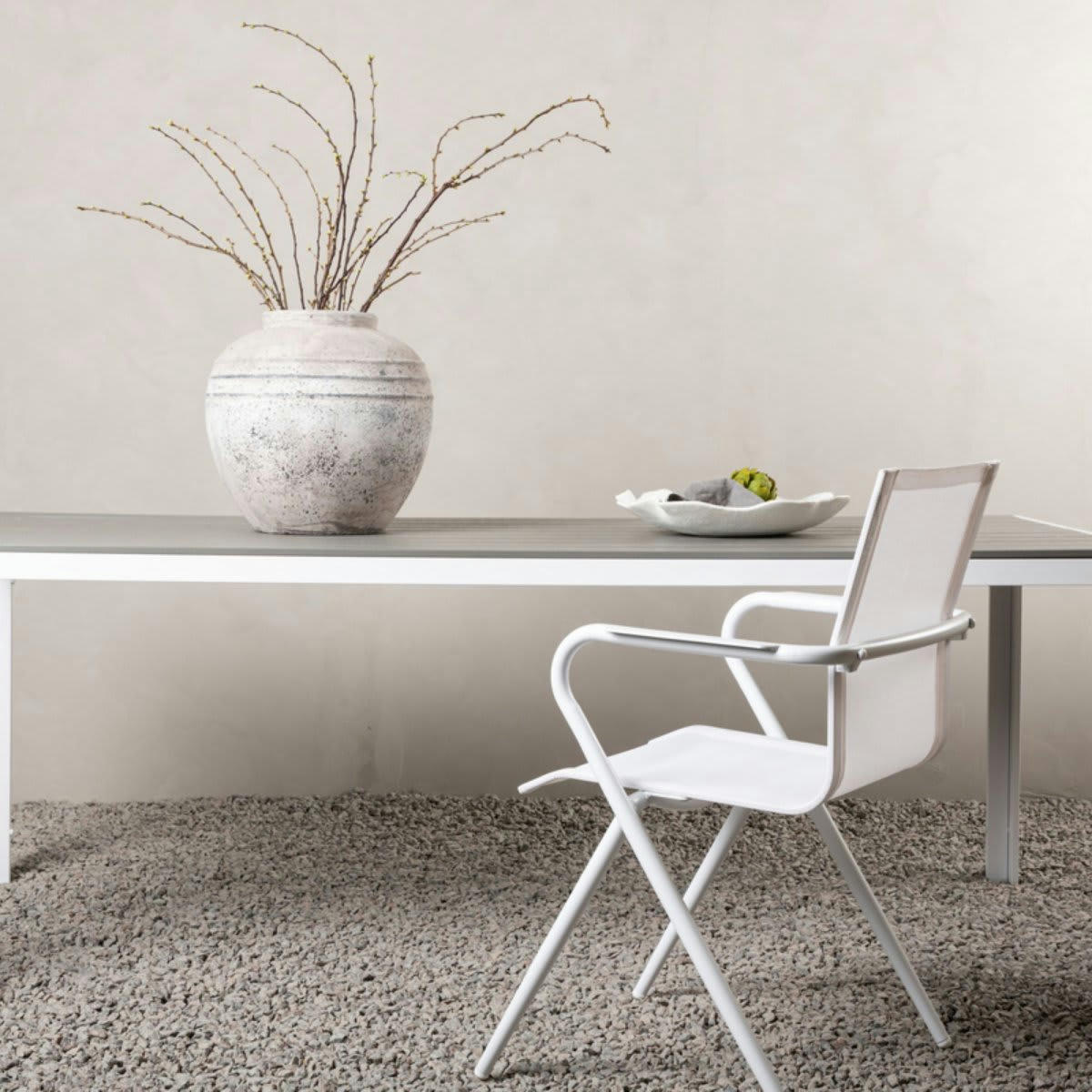 CARINA - Table de jardin scandinave en bois et métal gris