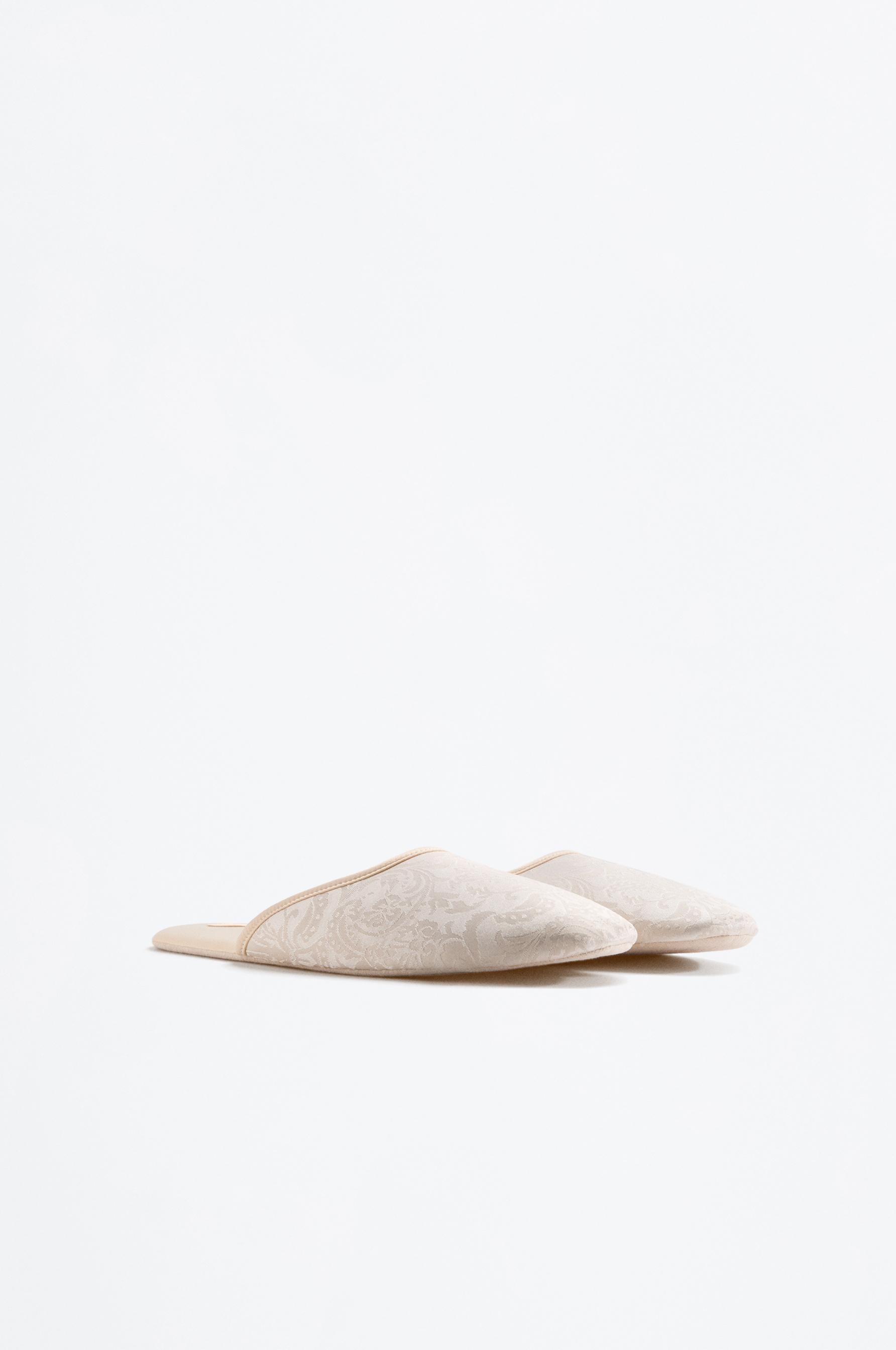 ZAPATILLA DE CASA