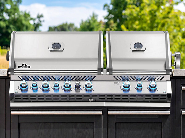 Barbecue gaz encastrable Prestige Pro 825 inox 4 brûleurs   2 Sizzle Zone   brûleur arrière   Fumage - Napoleon