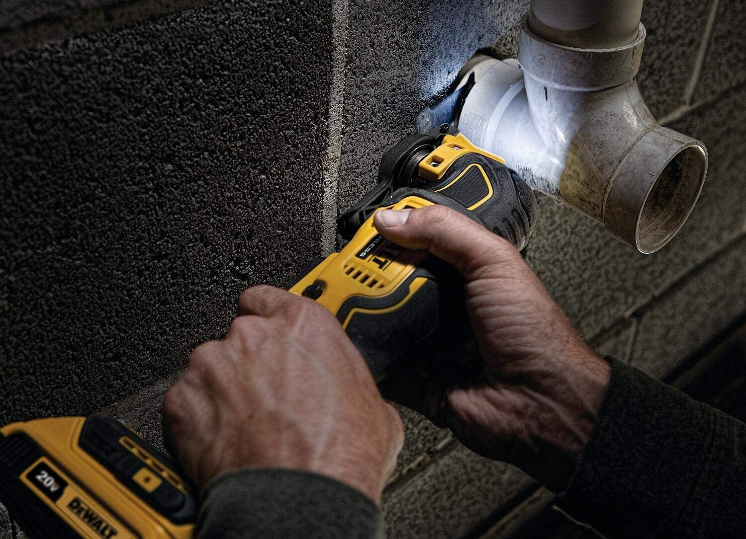 DEWALT DCS354D1R 20V MAX ATOMIC Brushless Lithium-Ion Cordless Oscillating Multi-Tool Kit (2 Ah) (Renewed)