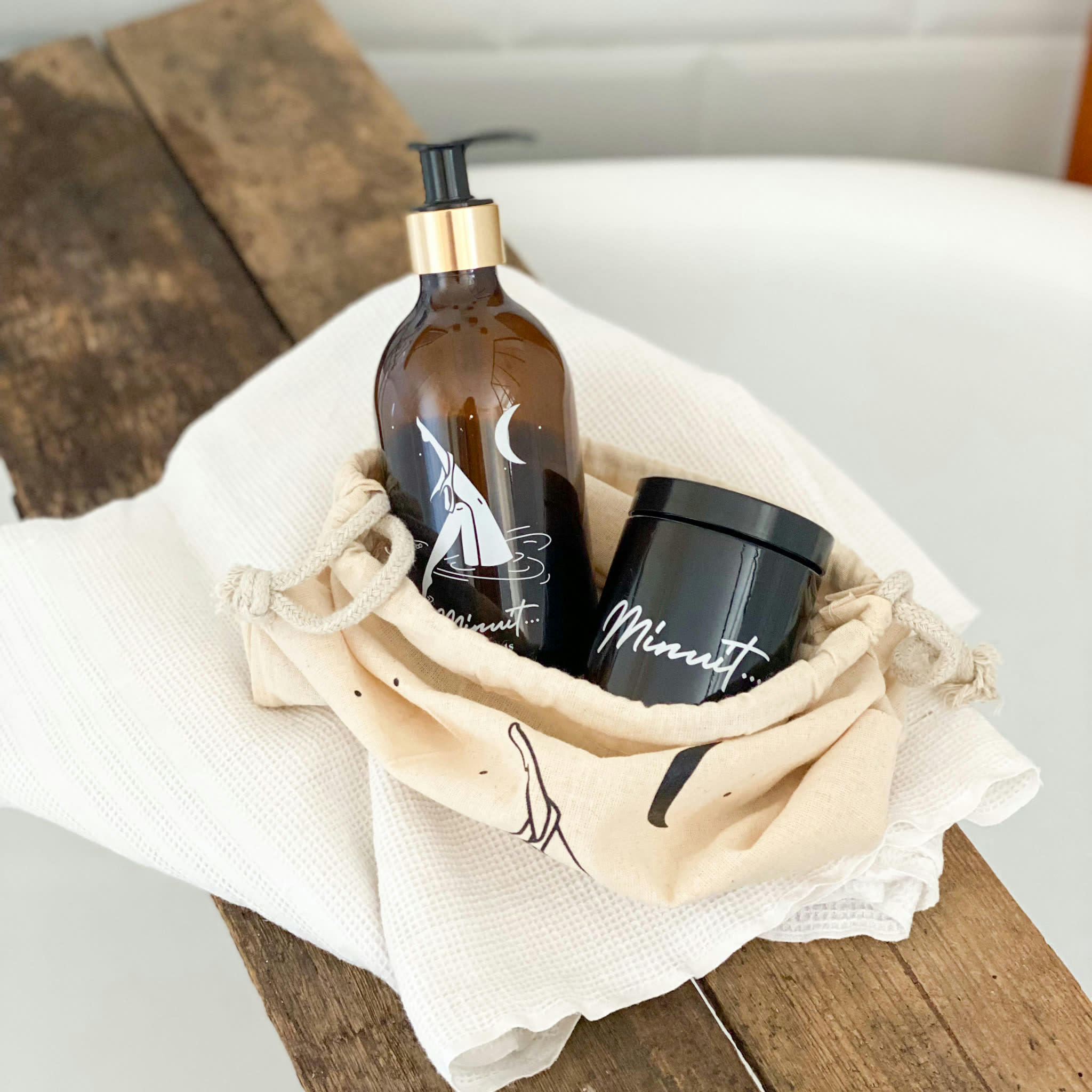 Édition limitée MINUIT - Coffret Eau d’Amour : bougie, distributeur de savon, pochon