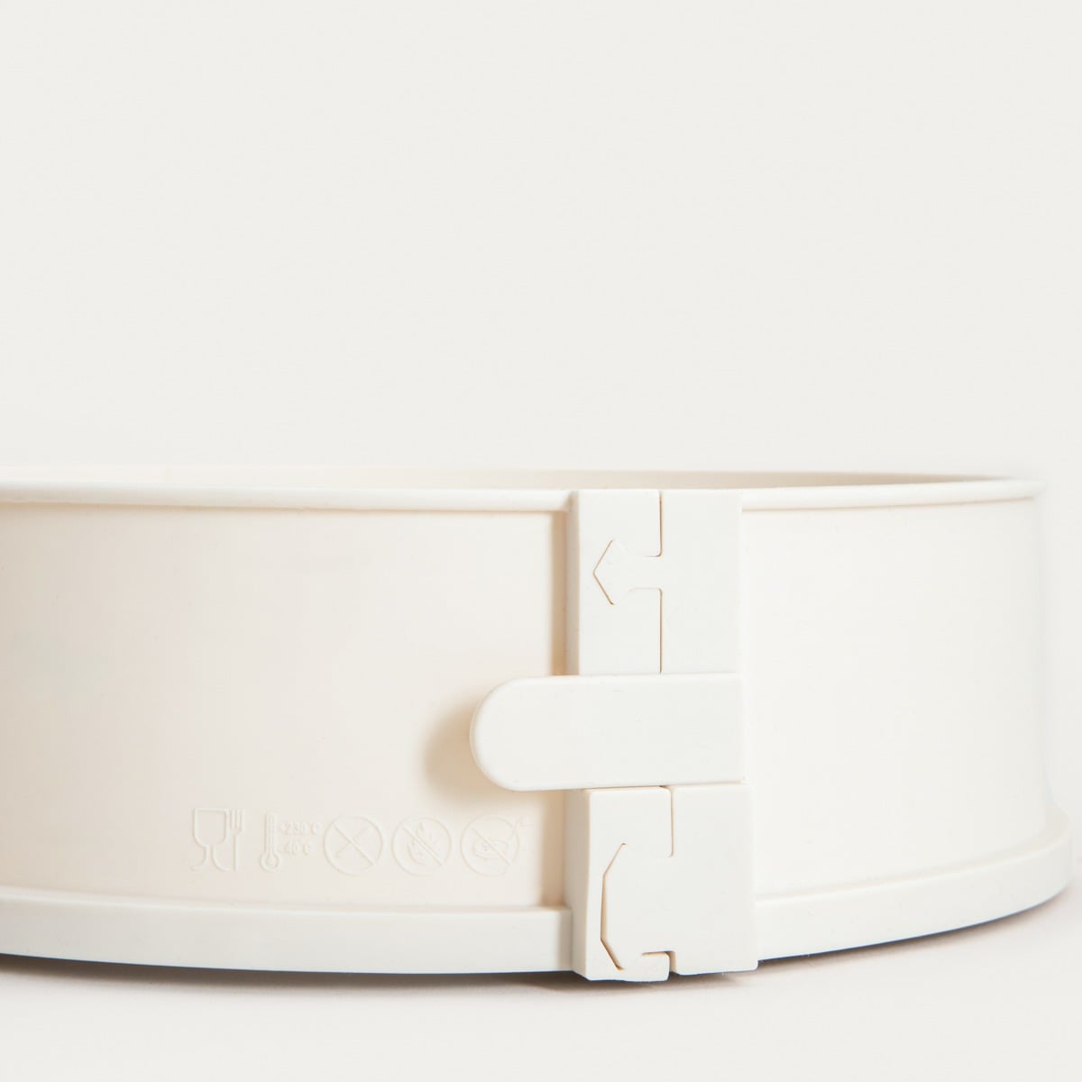 Tortownica ALBAS ceramiczna z silikonowym rantem 26,5x8 cm