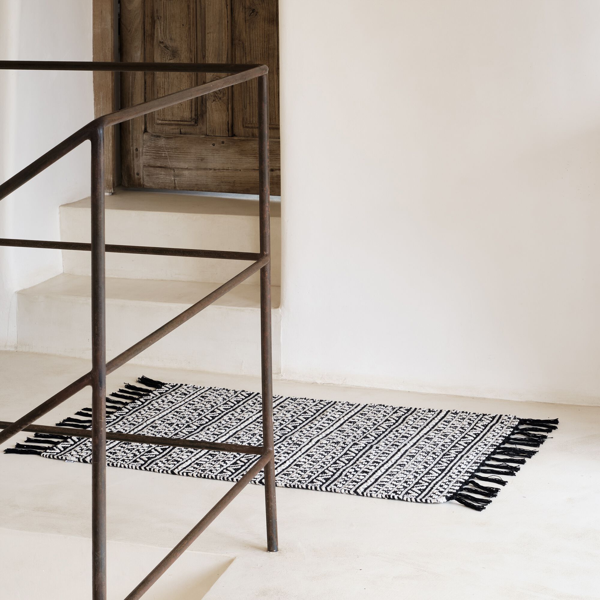 OSSA - Tapis inspiration aztèque en coton - noir et blanc 60x90cm