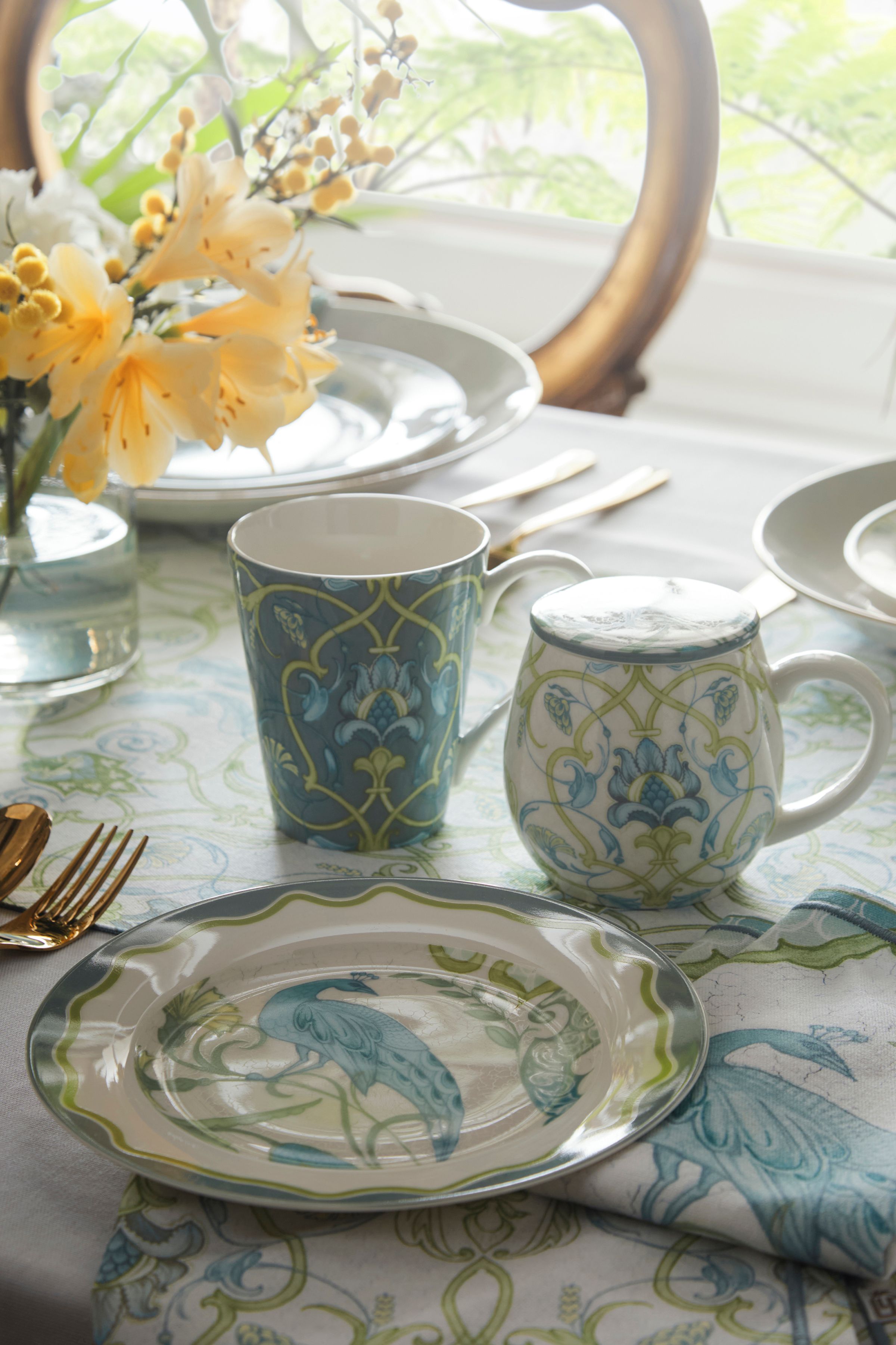 Laurence Llewelyn-Bowen Palm Court' Porcelain 2 Mug & Tray Set