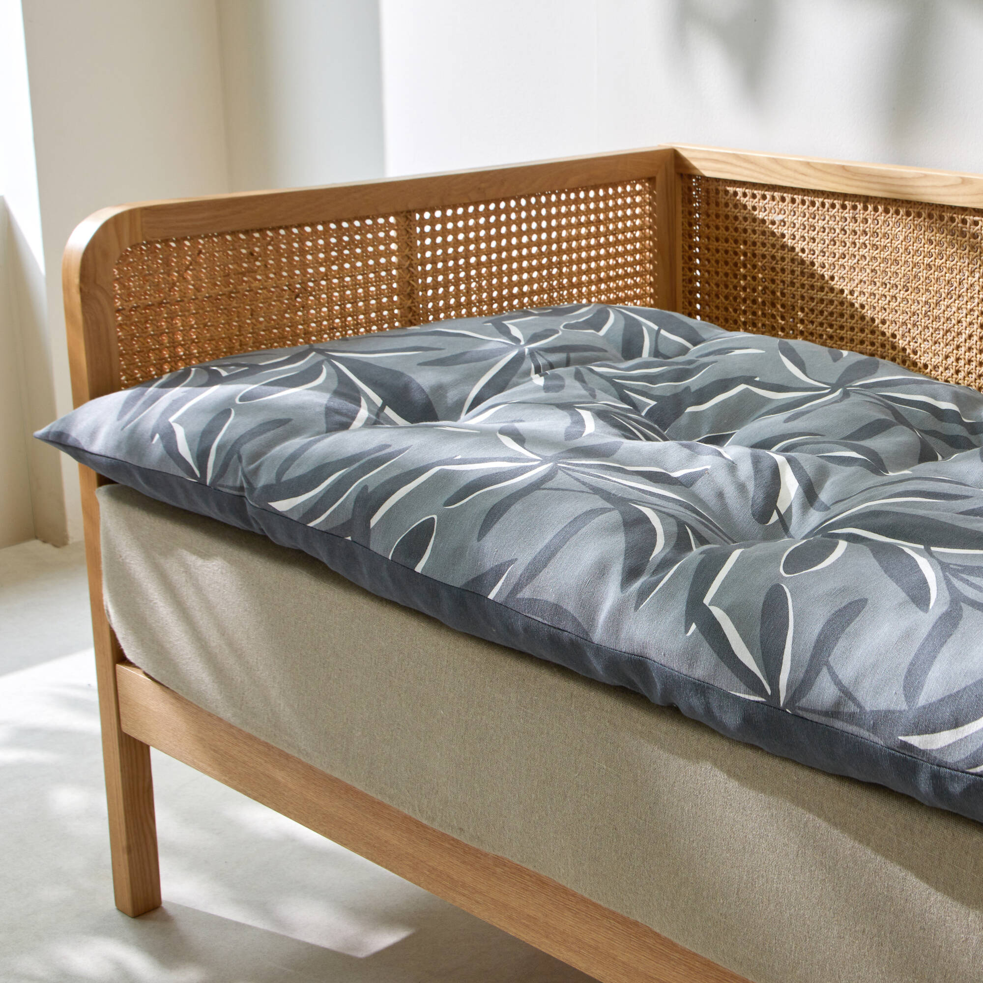 Long coussin de sol imprimé feuillage