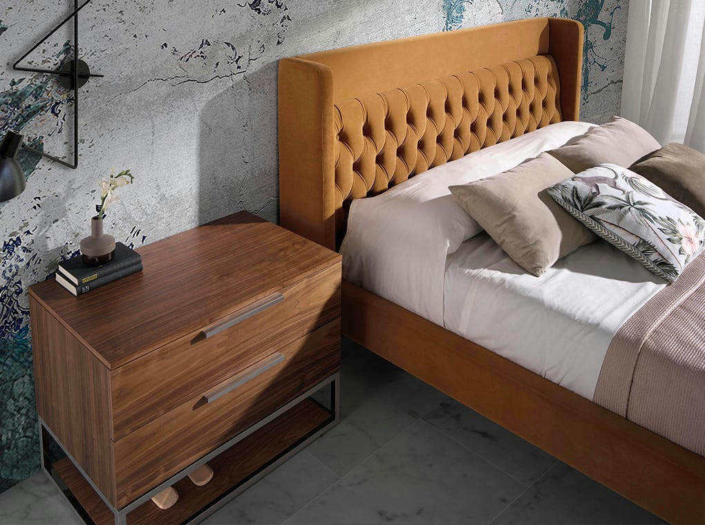 - Lit en tissu velours moutarde et acier