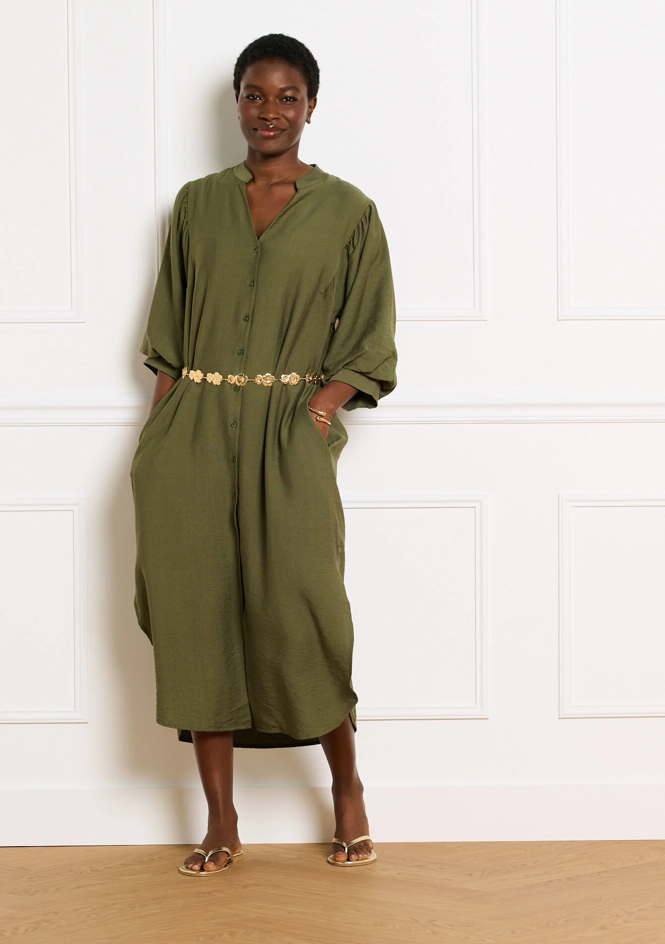 Vloeiende midi overhemdjurk