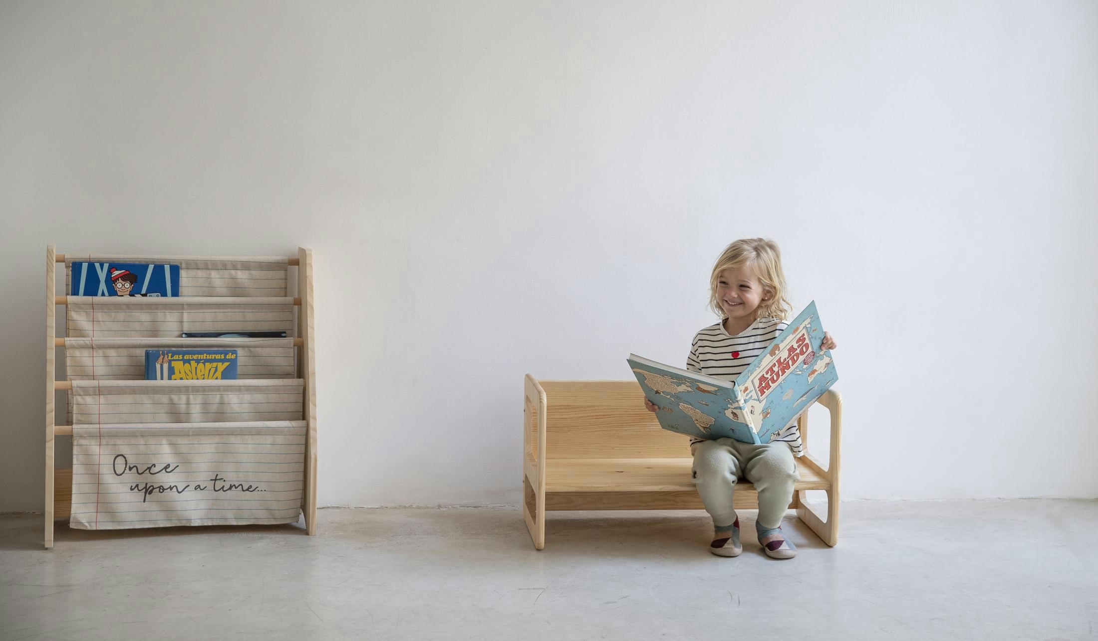 BANCO - Banc en bois de pin massif en couleur bois naturel Montessori.