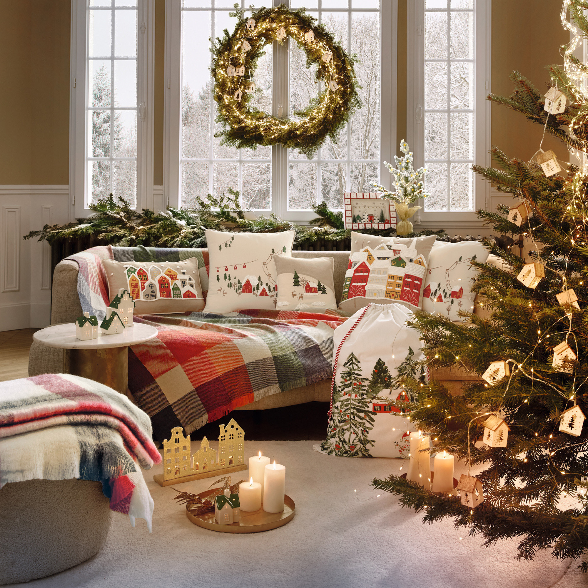 Sapin lumineuxNoël enneigé