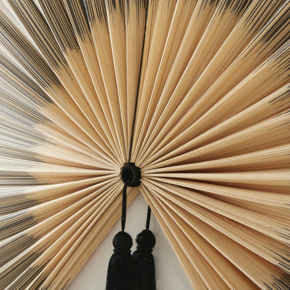 IKUYO - Déco murale éventail en bambou bicolore 138x112