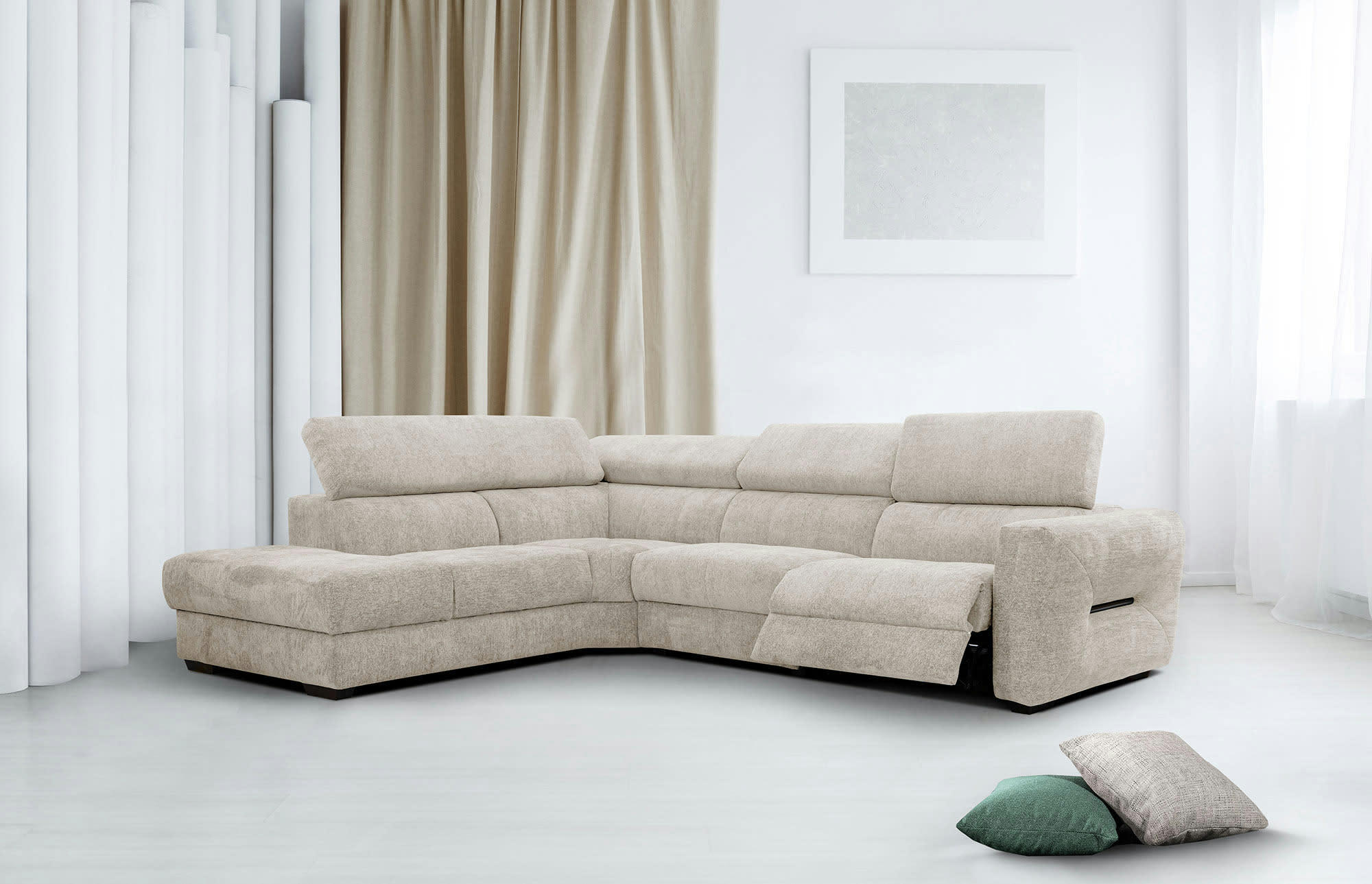 CALVERA - Canapé d'angle gauche 5 places avec une relax électrique tissu beige