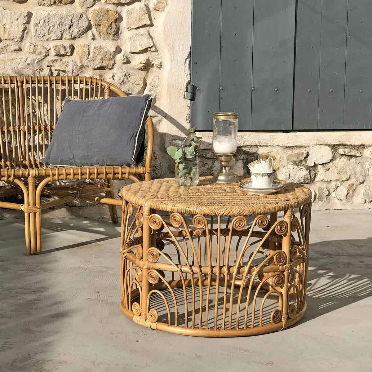 - Table basse ronde en rotin vintage