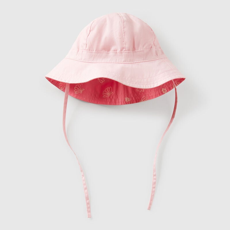 Reversible hat with beach print