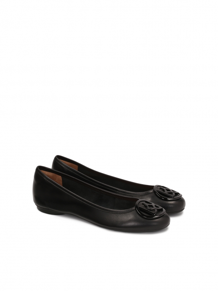 Classic black ladies' ballet flats made of natural leather