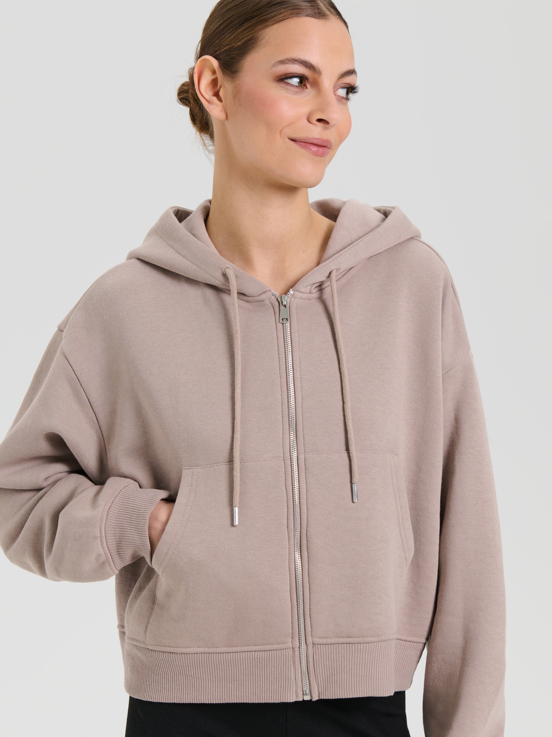 Bluza z kapturem z zapięciem