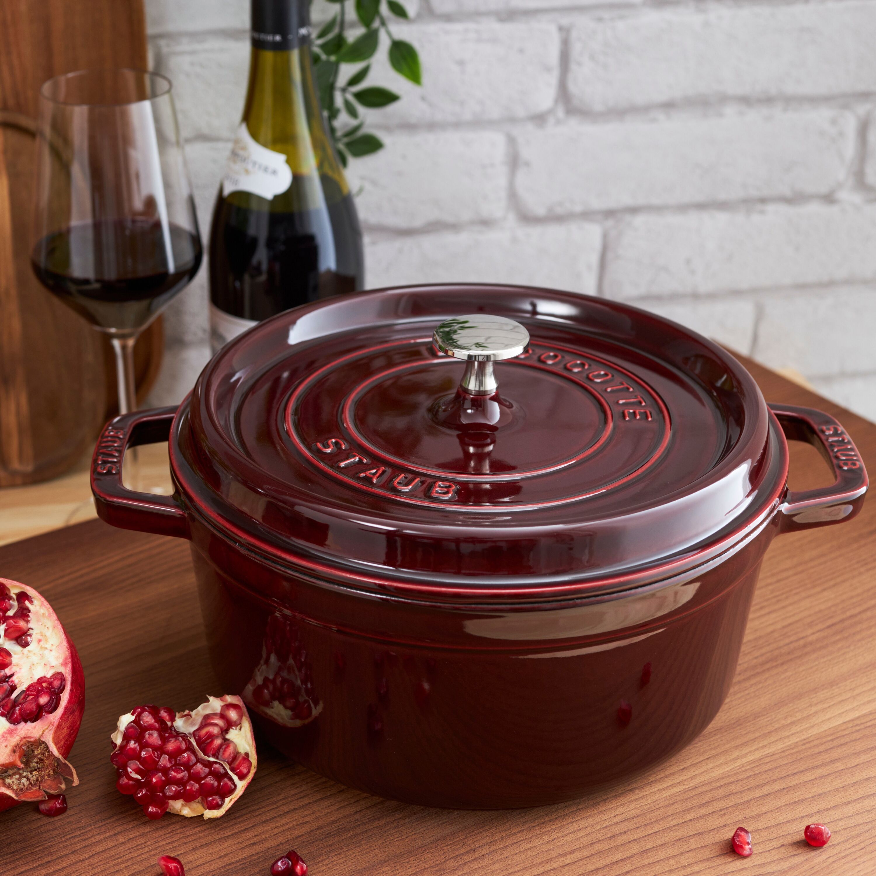 24 cm round Cast iron Cocotte grenadine-red