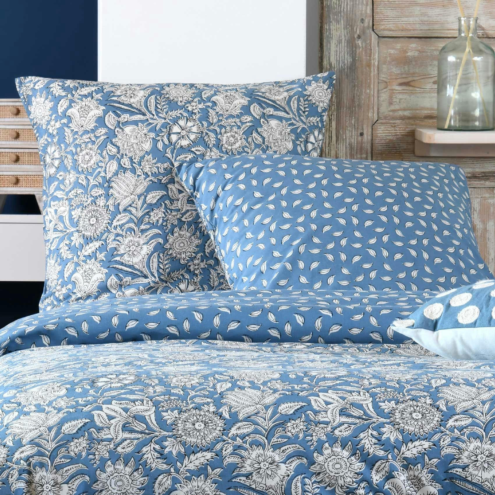 - Parure de couette aux impressions fleuries coton bleu 240x220 cm