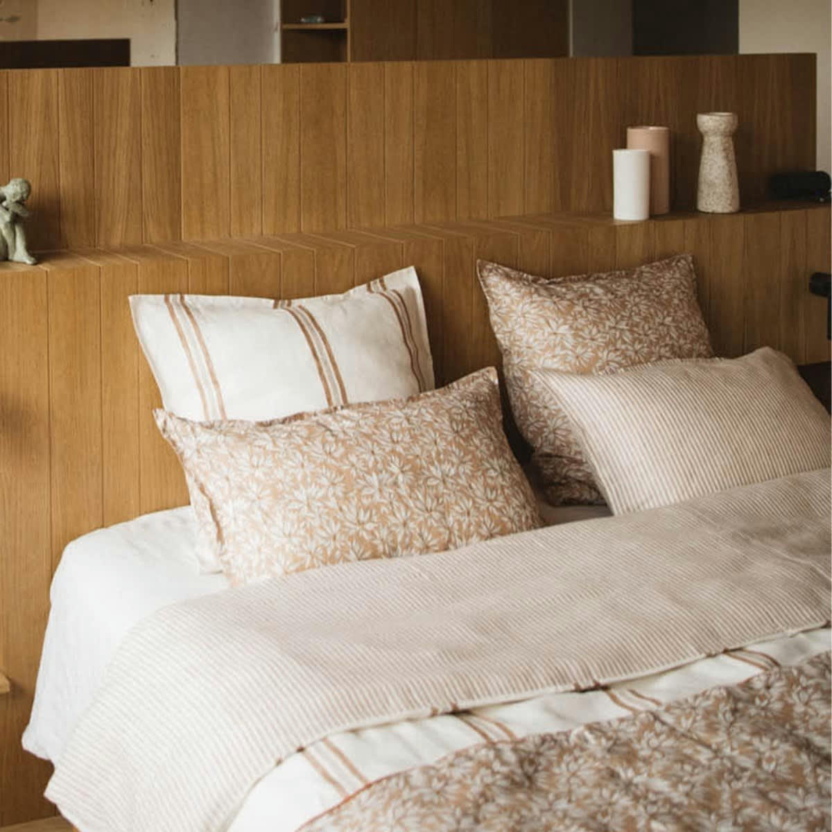 LA CABANE - Taie d'oreiller en lin lavé larges rayures café/milk 65x65