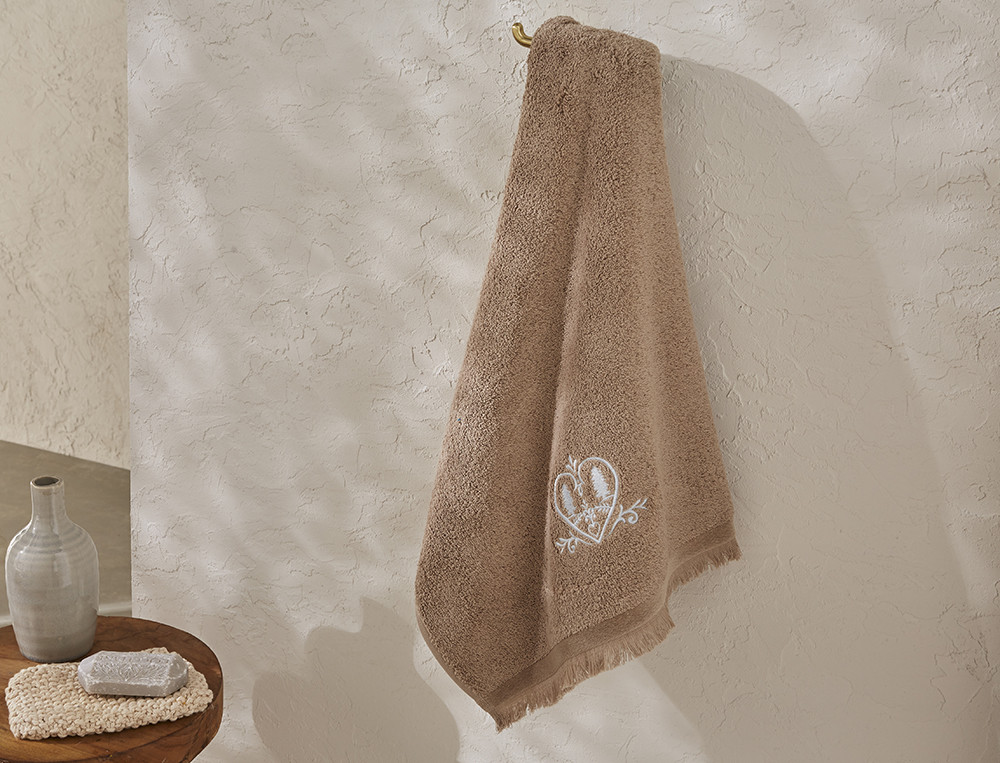 Serviette de bain brodéeCoeurs de montagne