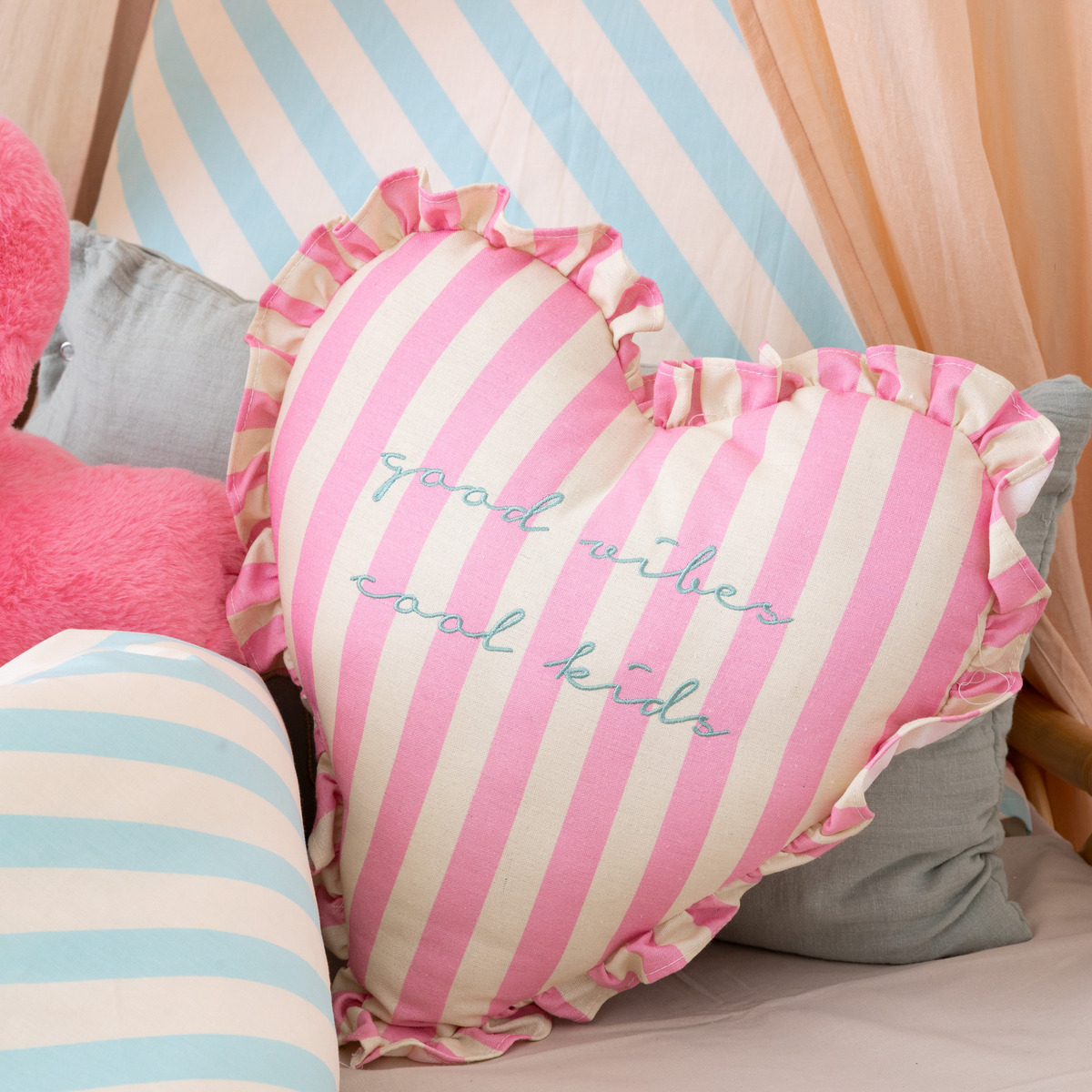 Heart cushion "Ava" Multicolored, 40x40x10 cm