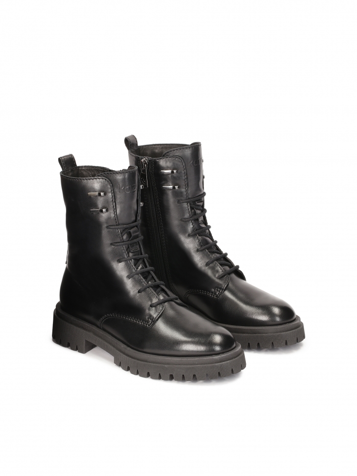 Minimalist leather boots in military style