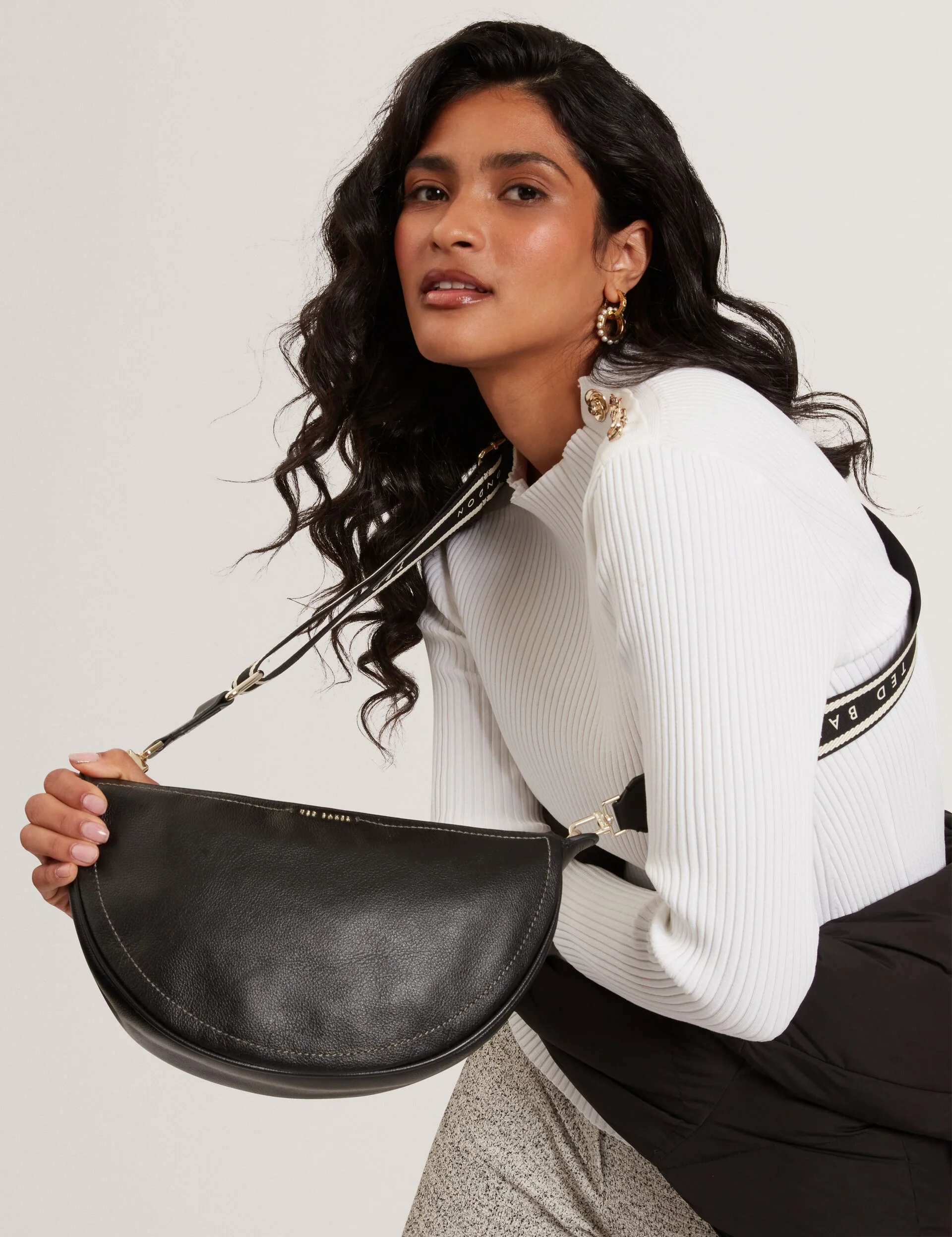 LORREEN | BLACK