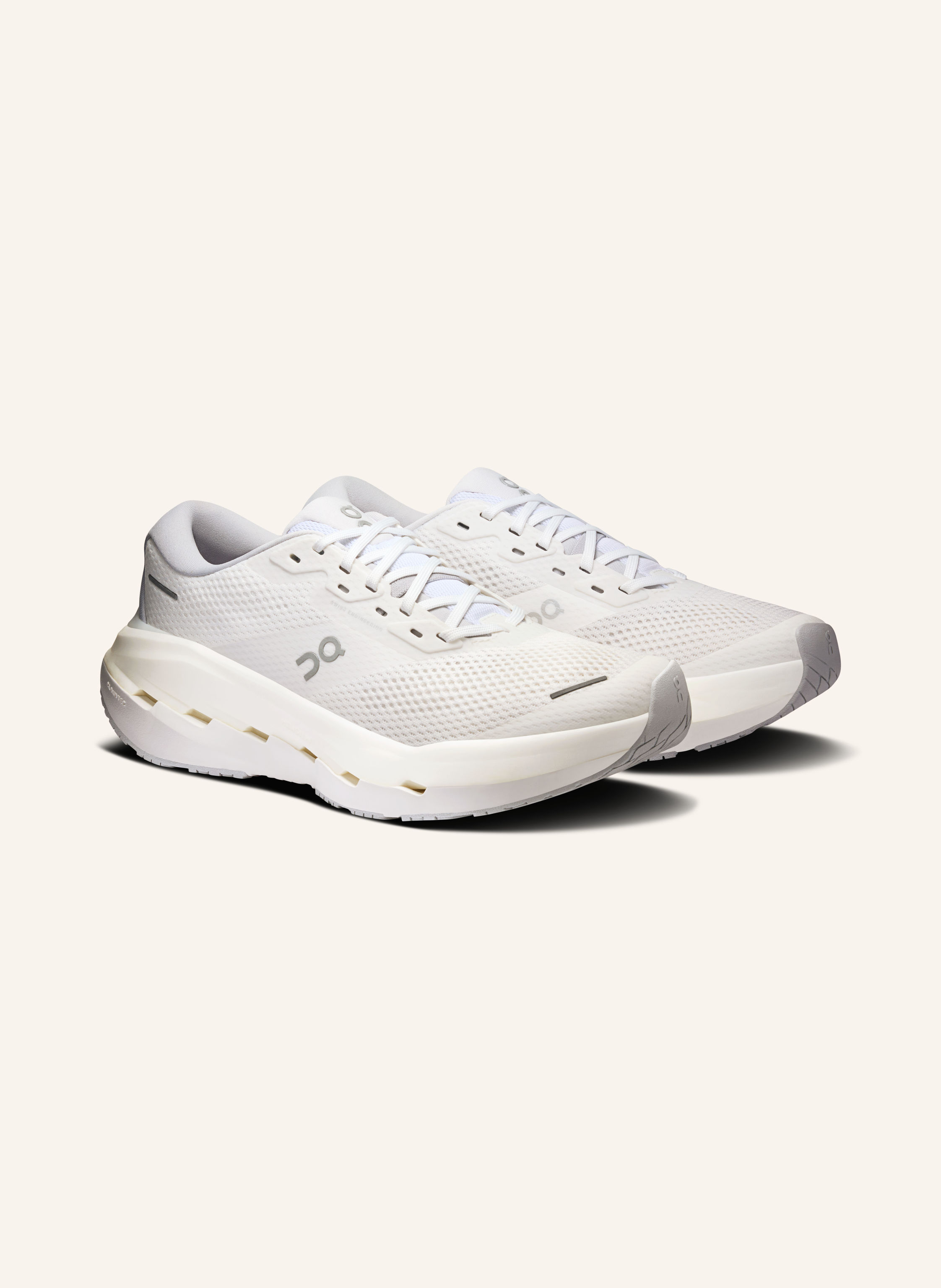 On Laufschuhe CLOUDRUNNER 3 MAX