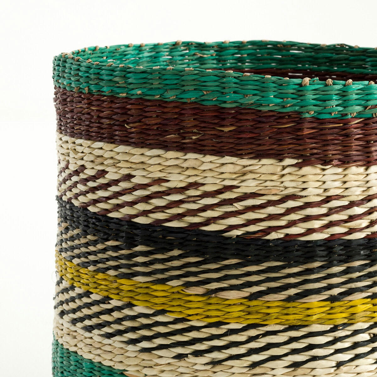 Panier multicolore en herbier, Balia