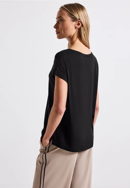 Shirt mit feinen Linien