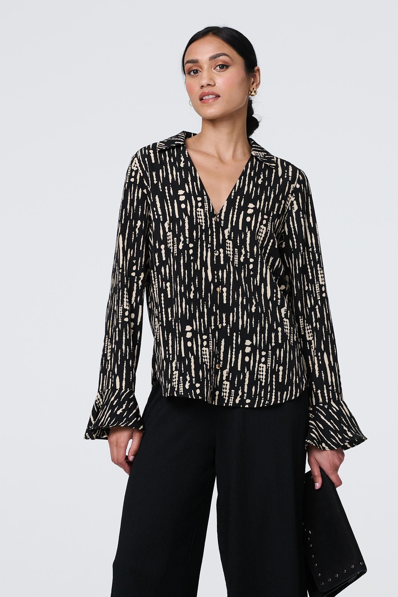 Izabel London Printed V-Neck Long Flare Sleeve Shirt