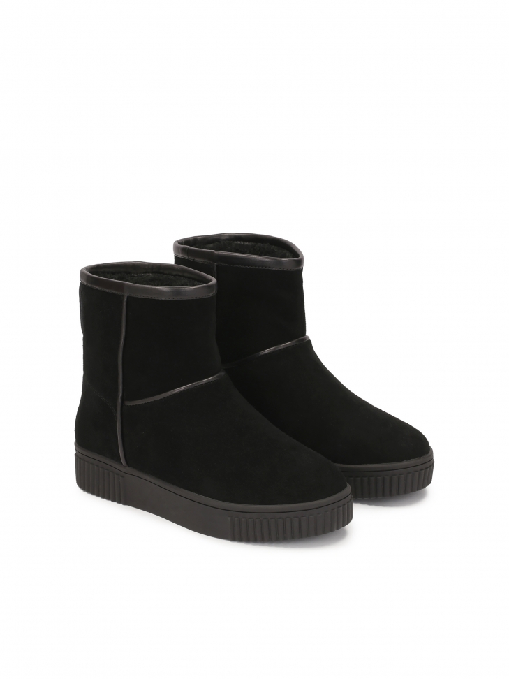 Black suede ankle snow boots