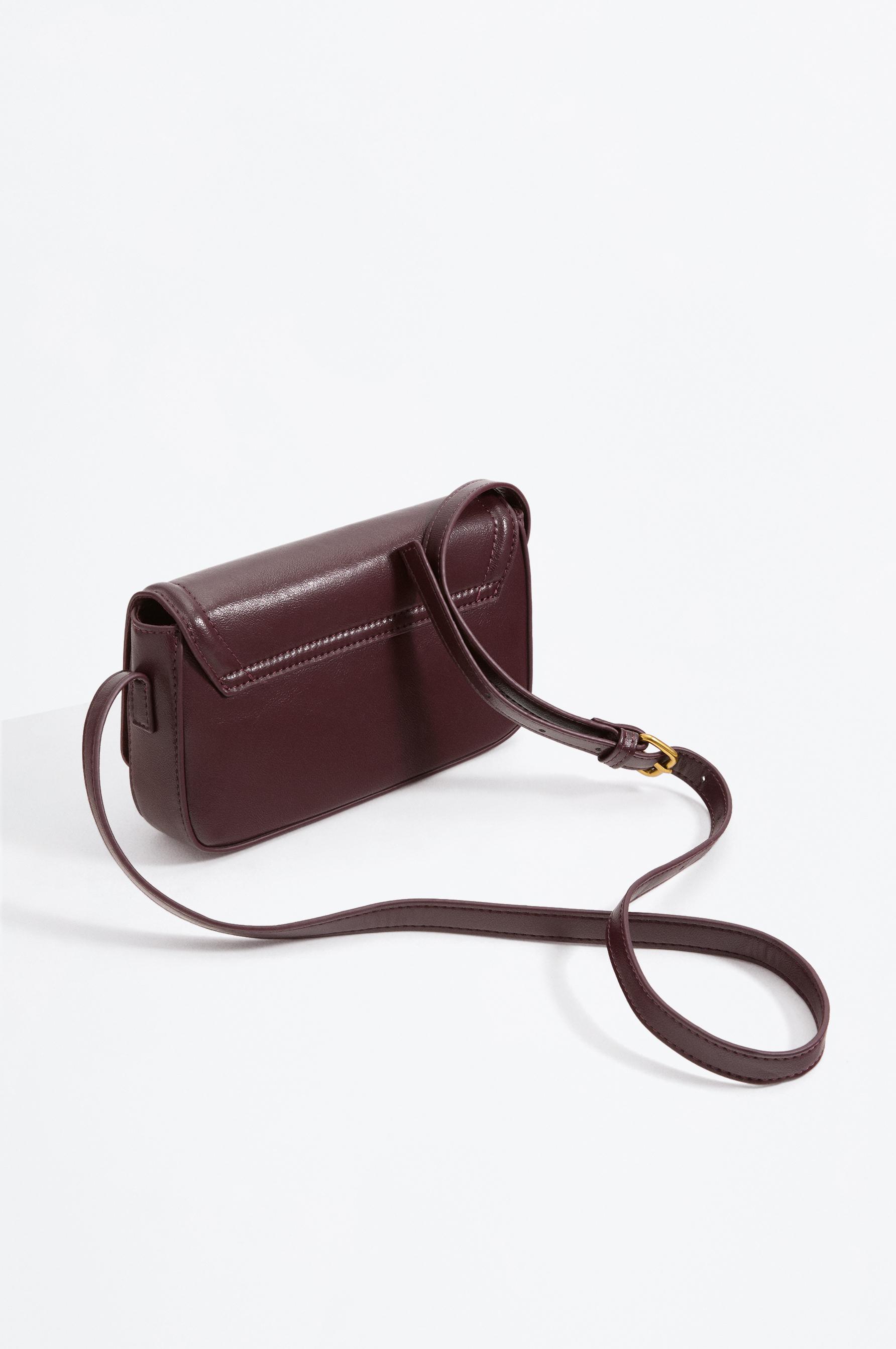 Bolso bandolera detalle metal