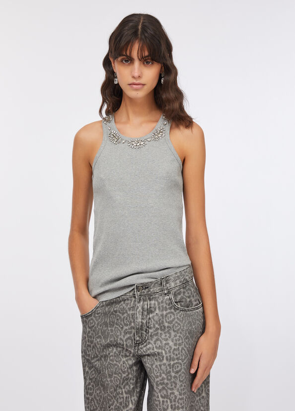 Top con applicazioni gioiello