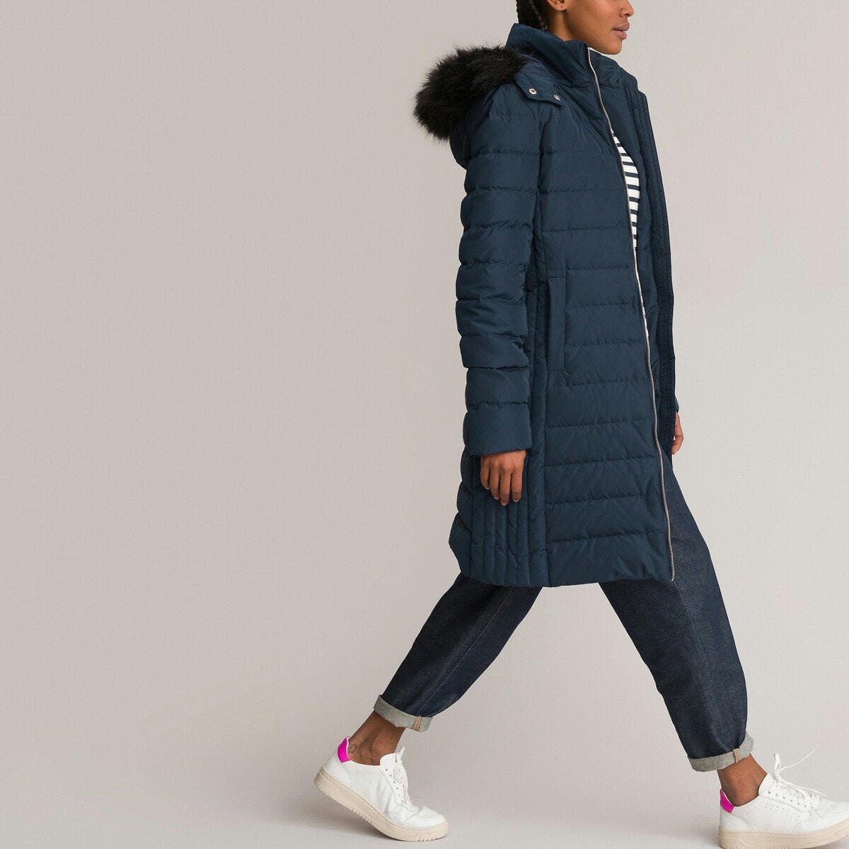 Doudoune longue capuche bord duveteux poils longs