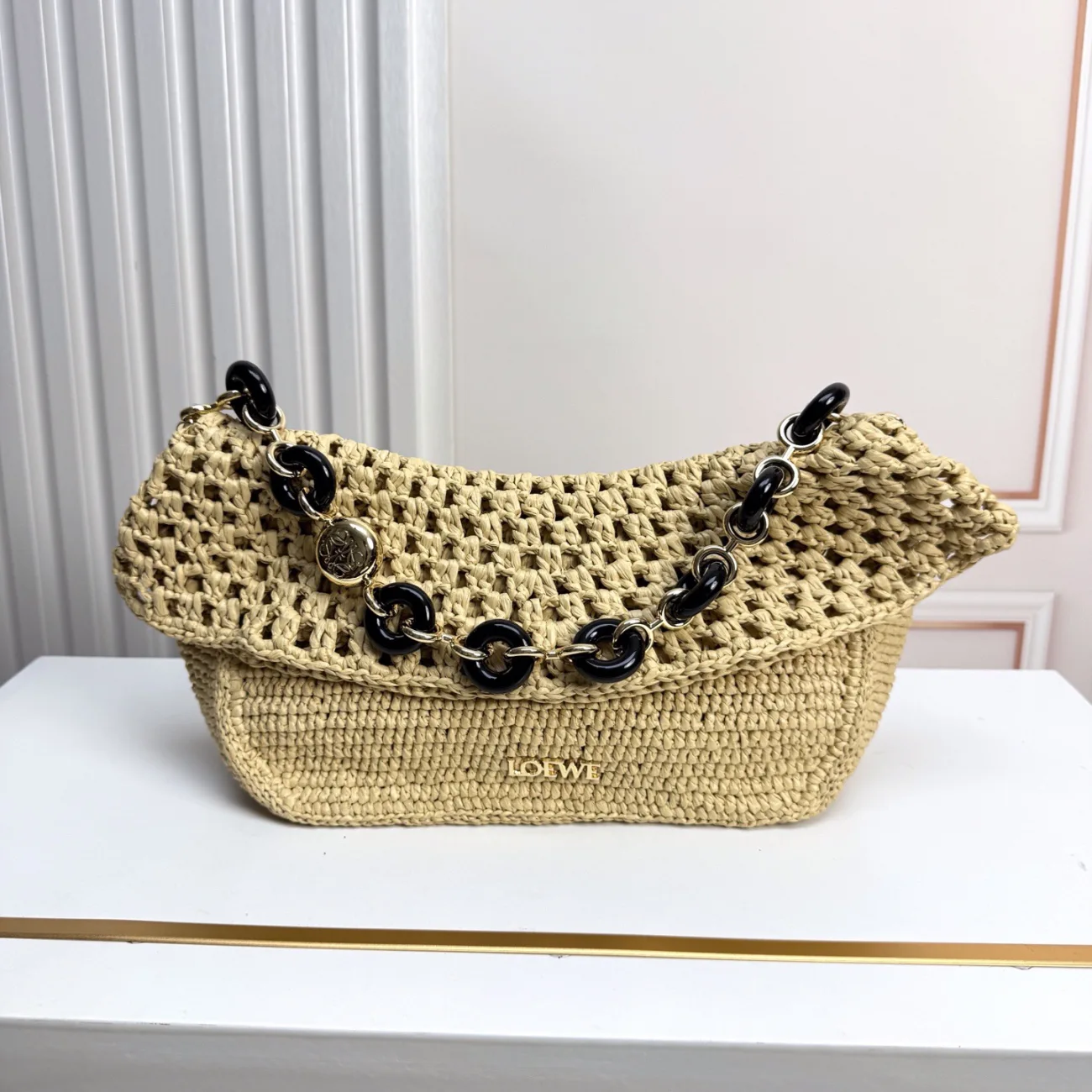 Loewe Medium Ola bag in raffia (7A regular version)