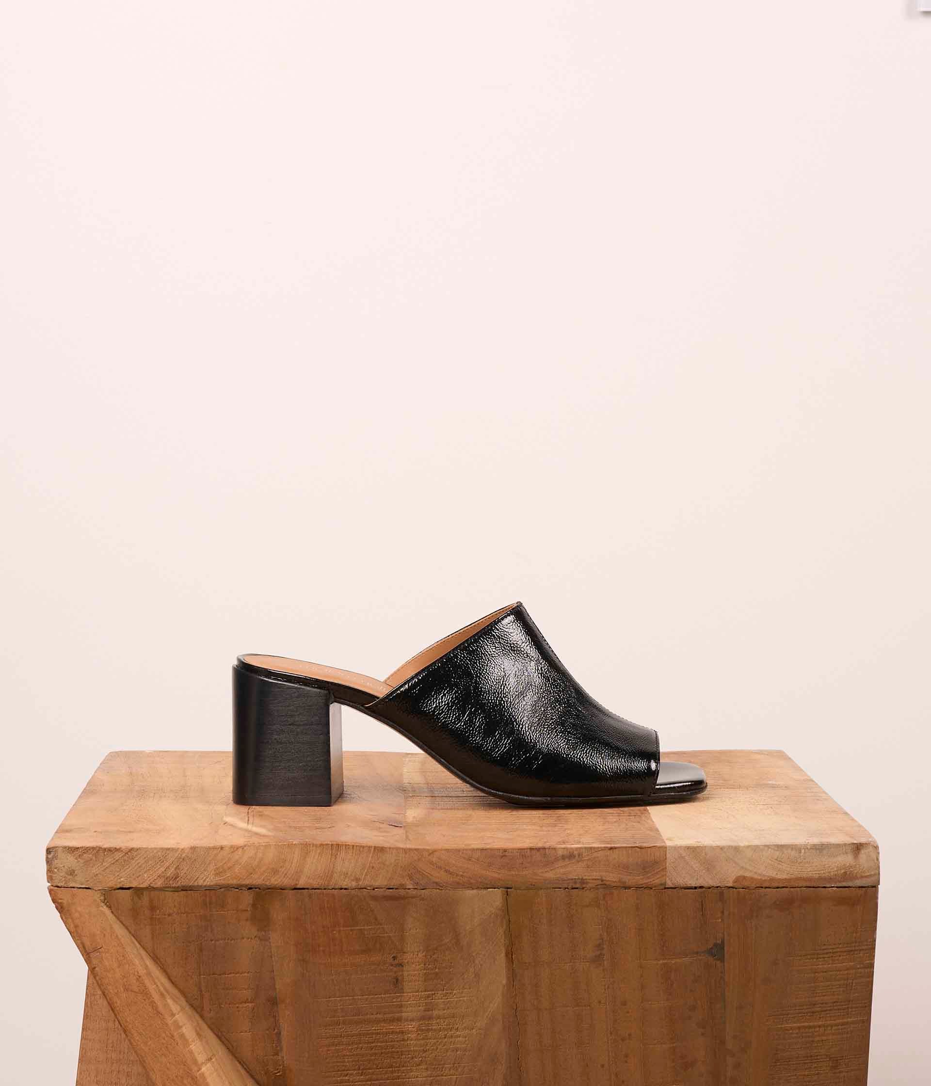 Mules en cuir noir Anouka