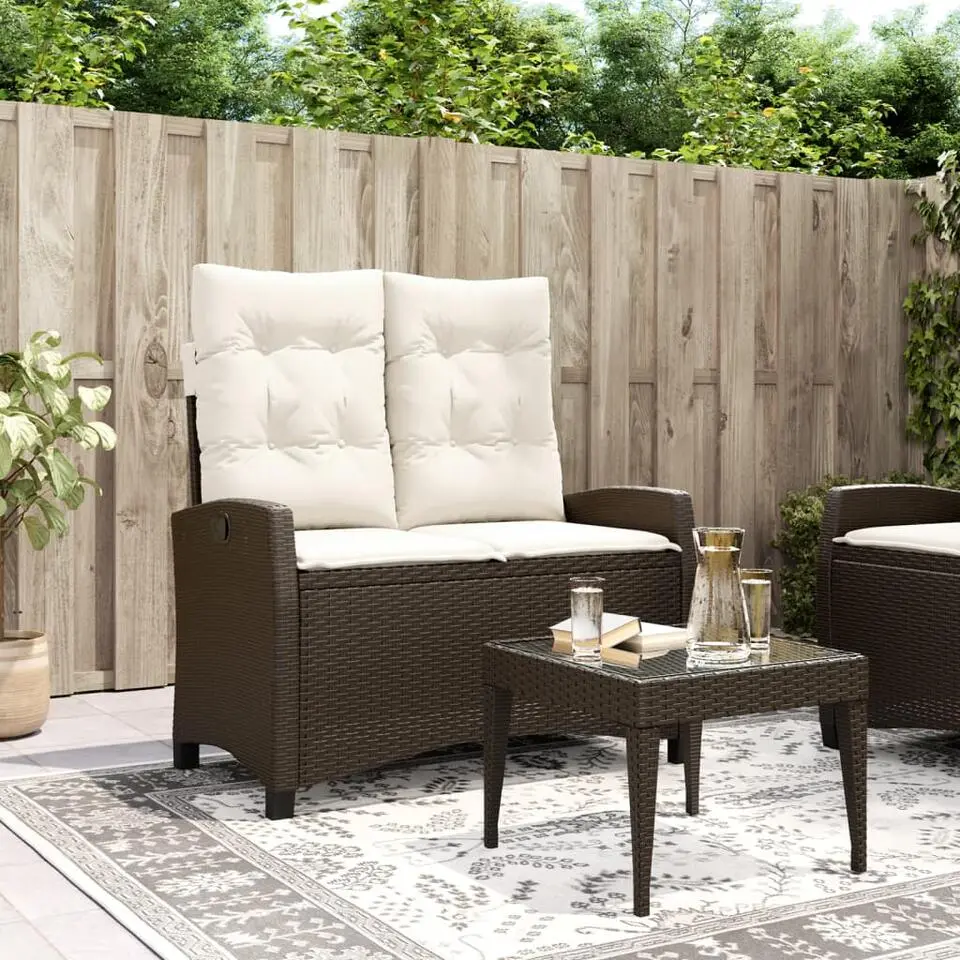 vidaXL - Verstelbare loungebank met cr&egrave;me kussens - Bruin rattan - 105x66x93 cm