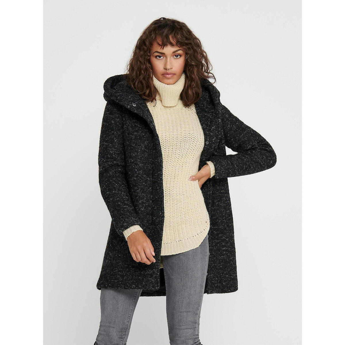 Manteau mi-long en bouclette avec capuche