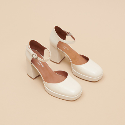 Babies à talons et bouts carrésen cuir brillant écru | VERO