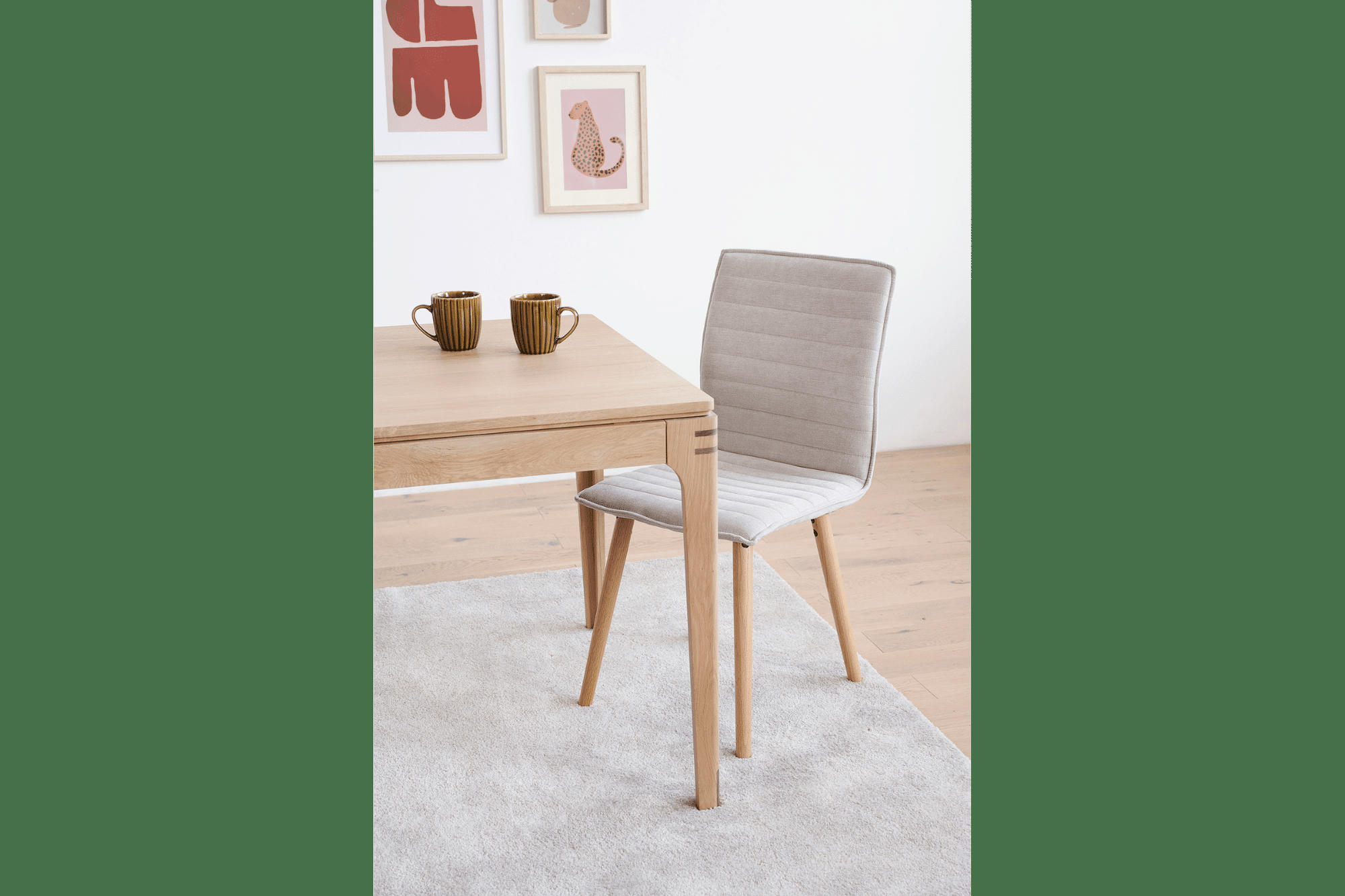 GOVER - Lot de 2 chaises en tissu beige et en chêne huilé massif