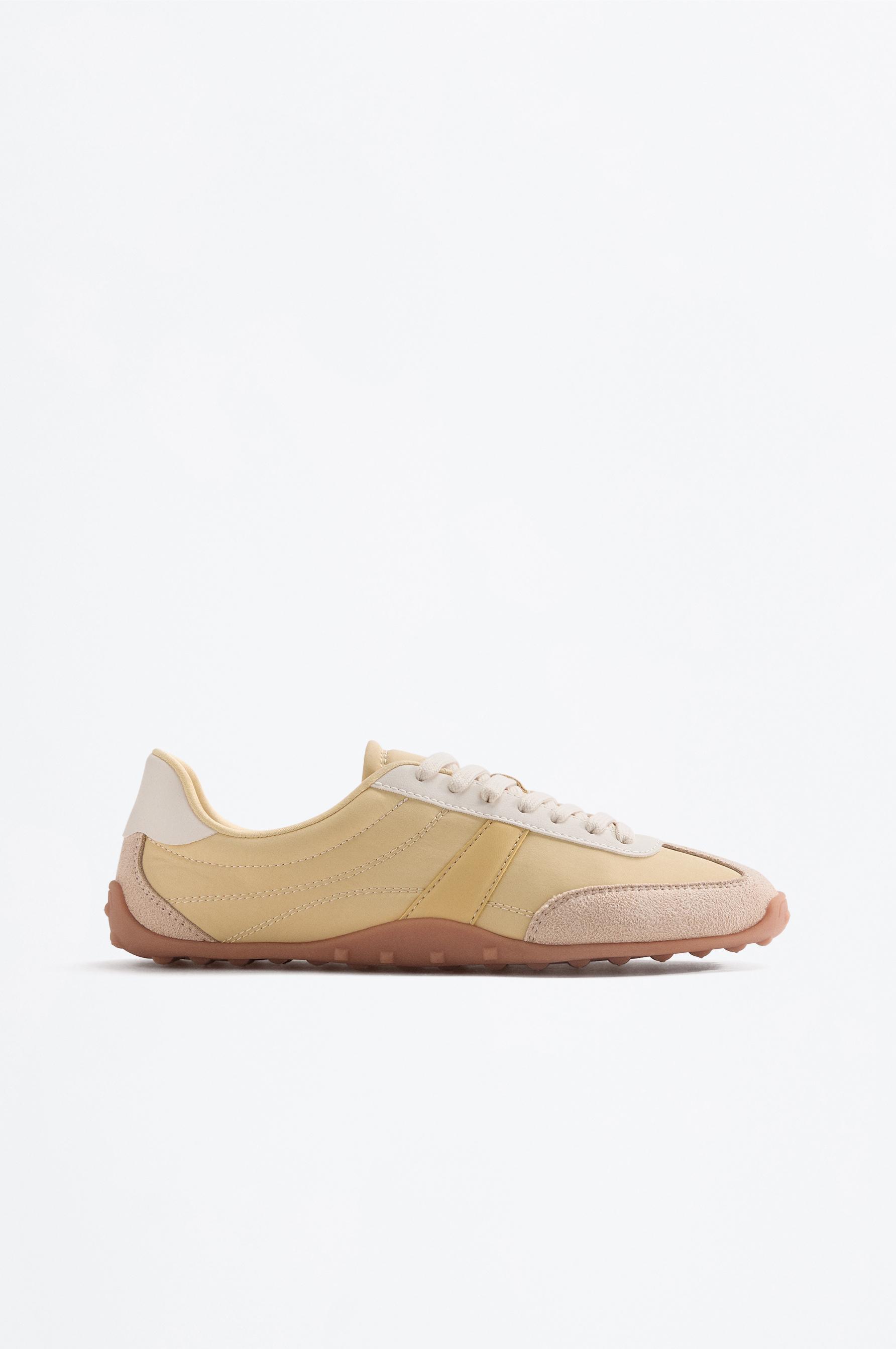 Zapatilla deportiva piso fino