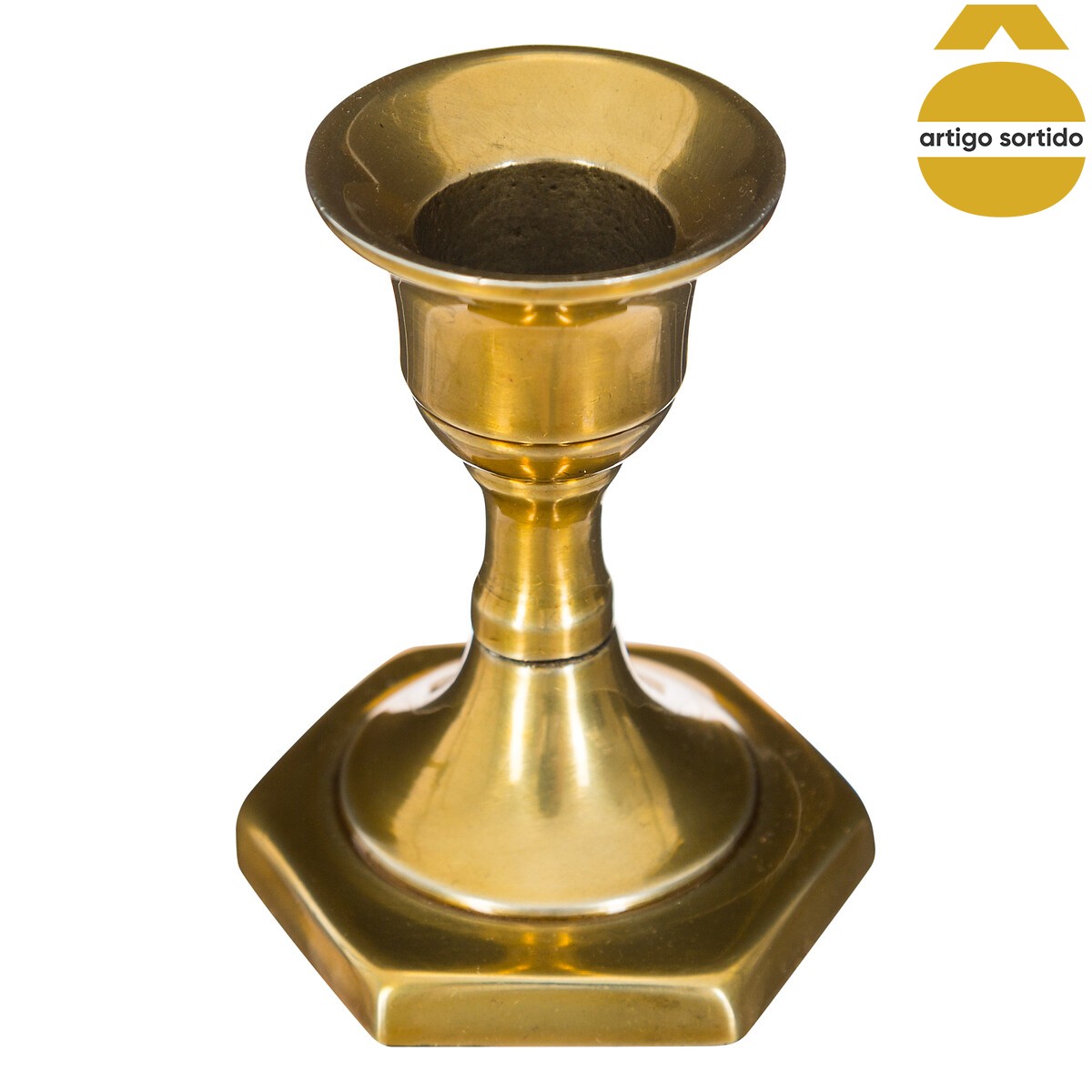 Castiçal dourado em metal