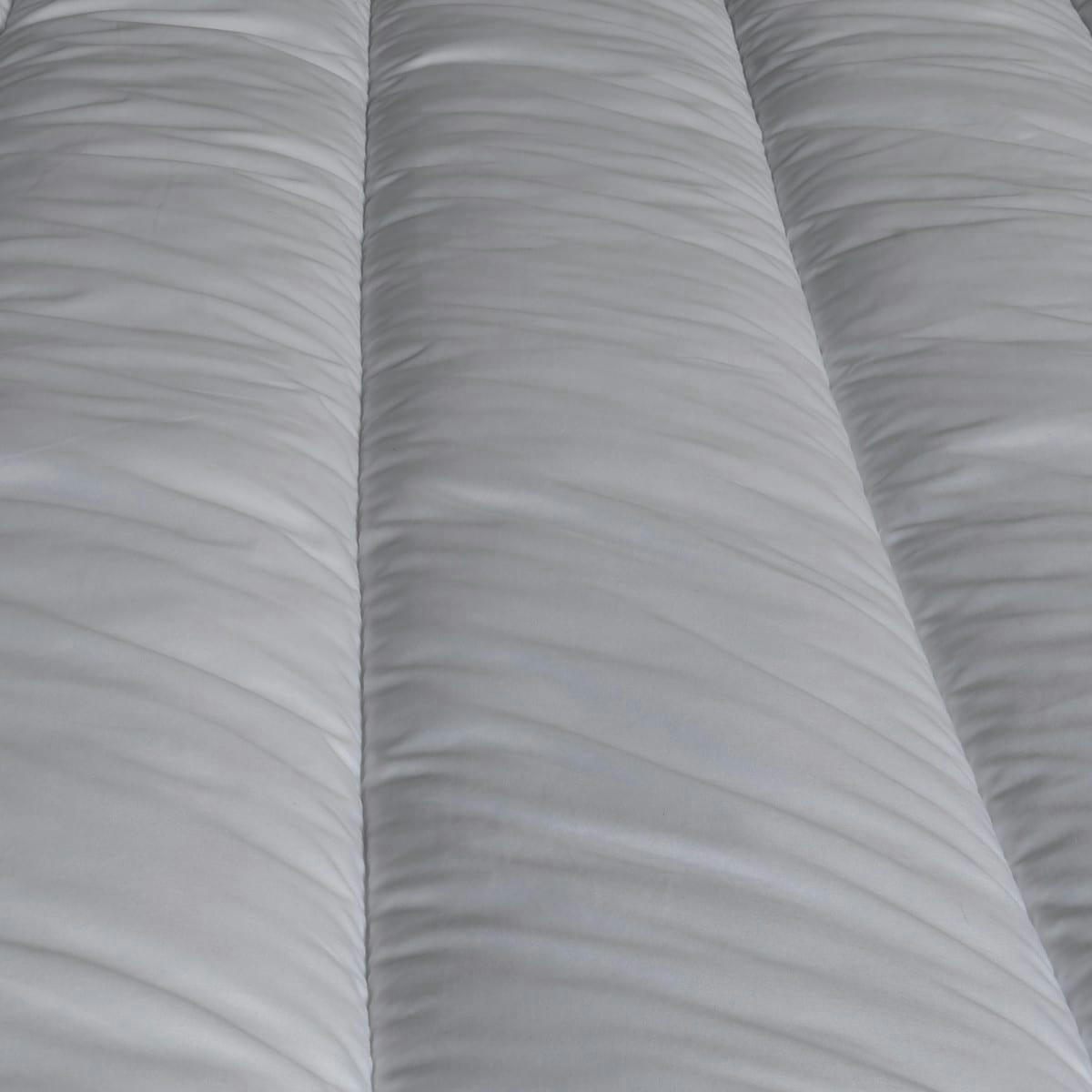 COURCHEVEL LIGHT - Couette en microfibre  légère  180gr/m²   200x200 cm