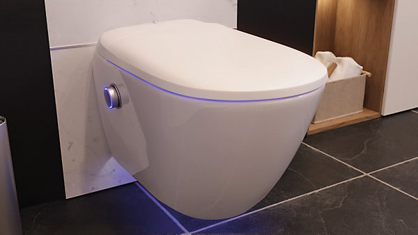 Pack WC suspendu lavant avec cuvette sans bride, LED et télécommande, SFA Saniwash